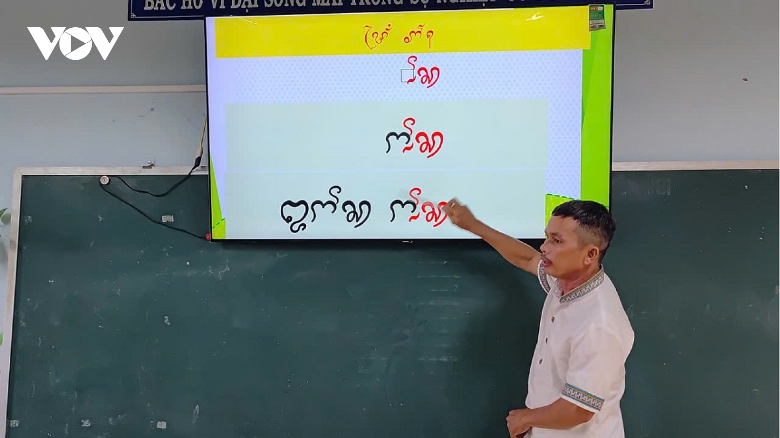 Những nhà giáo "gieo mầm" văn hoá Chăm qua con chữ ở Lâm Đồng